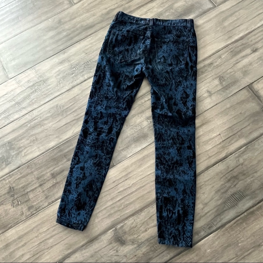 Free People Brocade Flocked Blue and Black Snakeskin Skinny Jeans - Size 25